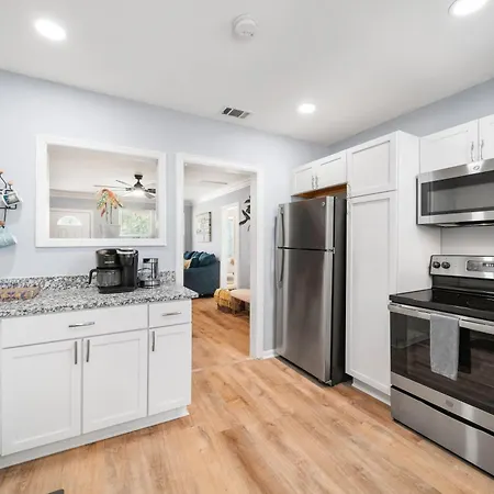 Stylish Urban Nest, Close To Parks And Restaurants